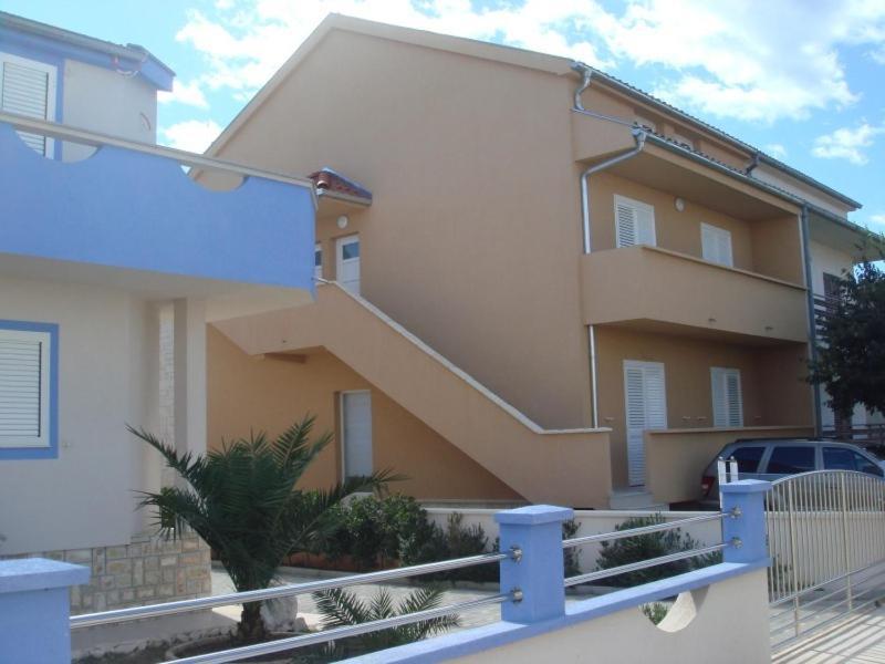Apartments Domuzin Биоград-на-Мору Экстерьер фото