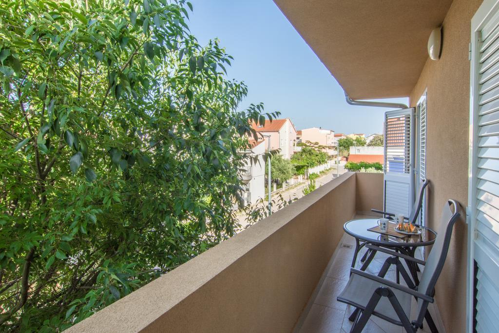 Apartments Domuzin Биоград-на-Мору Экстерьер фото