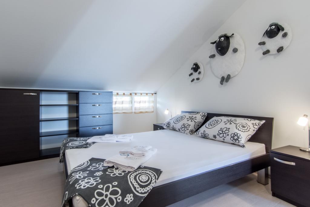 Apartments Domuzin Биоград-на-Мору Экстерьер фото